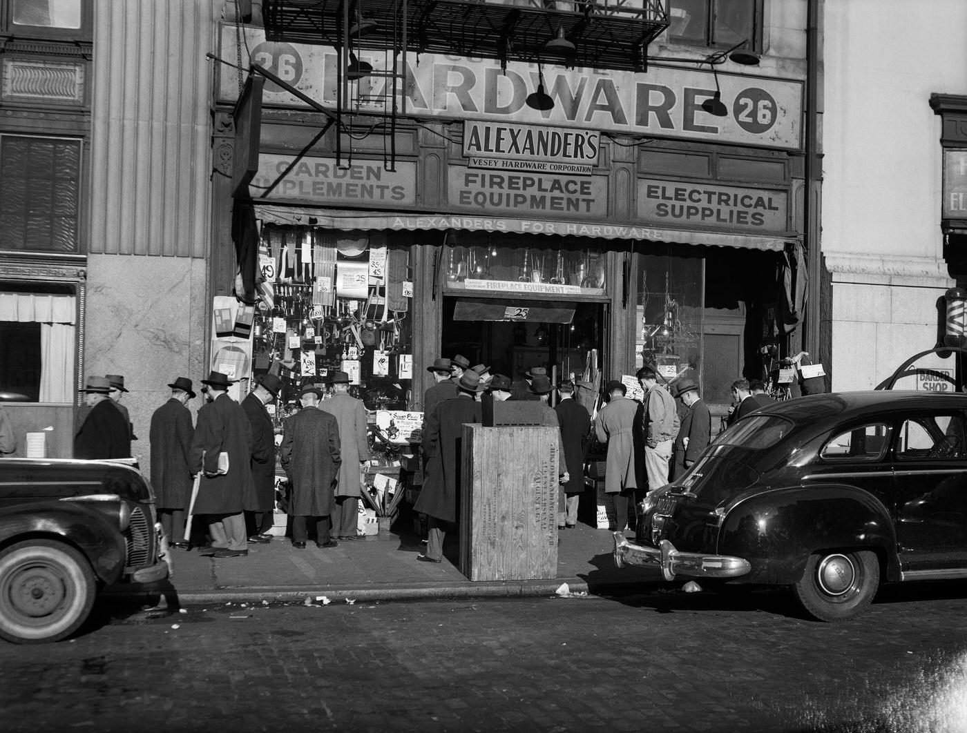 New York City Sidewalk Crowd In Front Of Alexander'S Hardware Store, Manhattan, 1940S