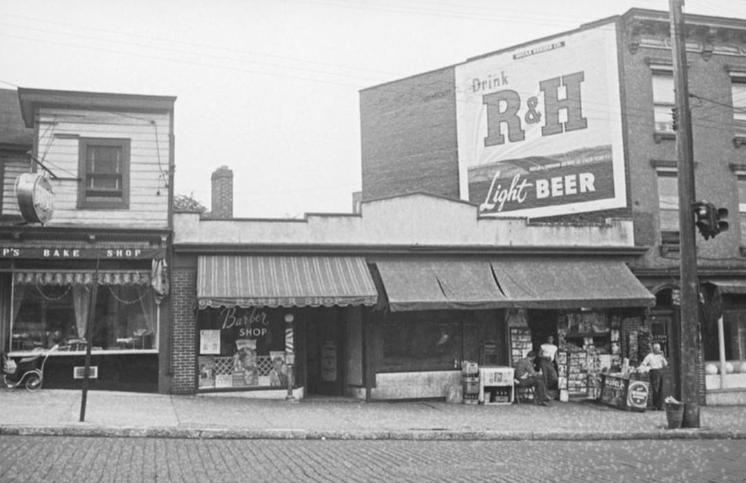 Rubsam And Horrmann Beer Advertisement, 61-63 Victory Boulevard, Early 1940S.