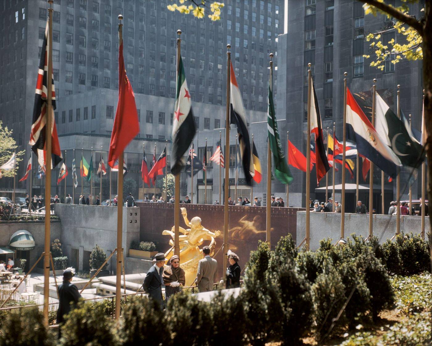 Sunken Plaza, Rockefeller Center, Manhattan, 1950S.