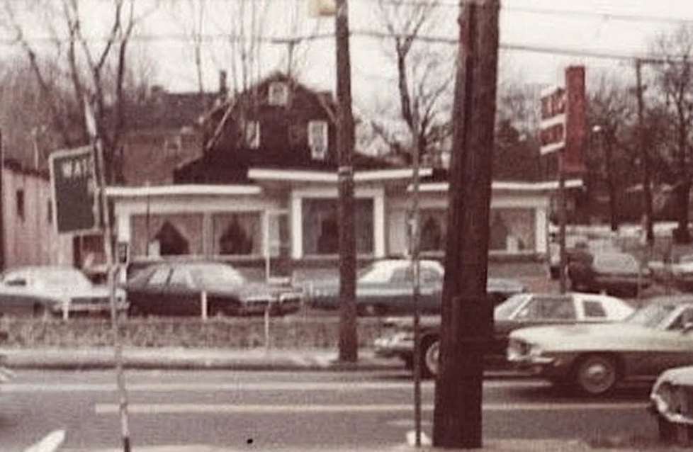 Tina'S Diner, A Favorite All-Night Place To Eat At Victory Boulevard At Jewett Avenue, Circa 1960.