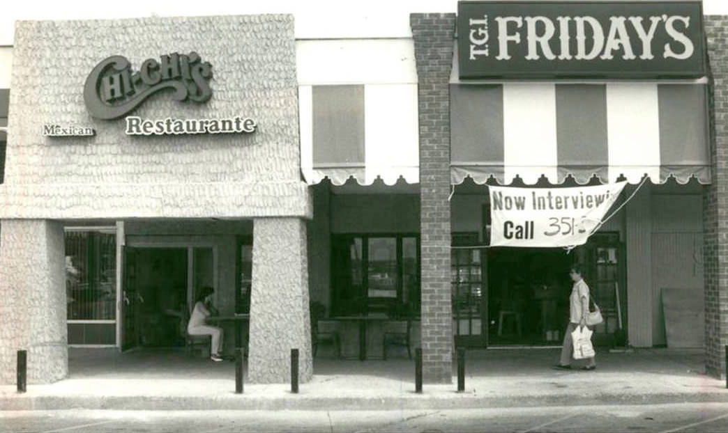 Chi-Chi'S And Tgi Fridays Side-By-Side In New Dorp, 1989.
