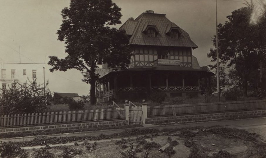 30Th Drive And Crescent Street, Queens, 1910S.