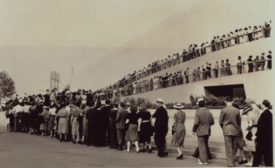 General Motors Corporation Building, New York World'S Fair Of 1939-40, Flushing Meadows Park, Queens.