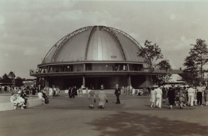 Industrial Exhibits, Communications Building, National Cash Register Company, And United States Steel Corporation, New York World'S Fair Of 1939-40, Flushing Meadows Park, Queens.