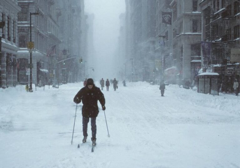 A Look Back at the Historic Blizzard of 1996 That Paralyzed New York ...