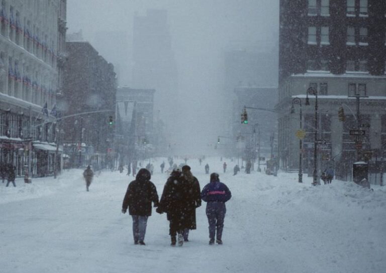 A Look Back at the Historic Blizzard of 1996 That Paralyzed New York ...
