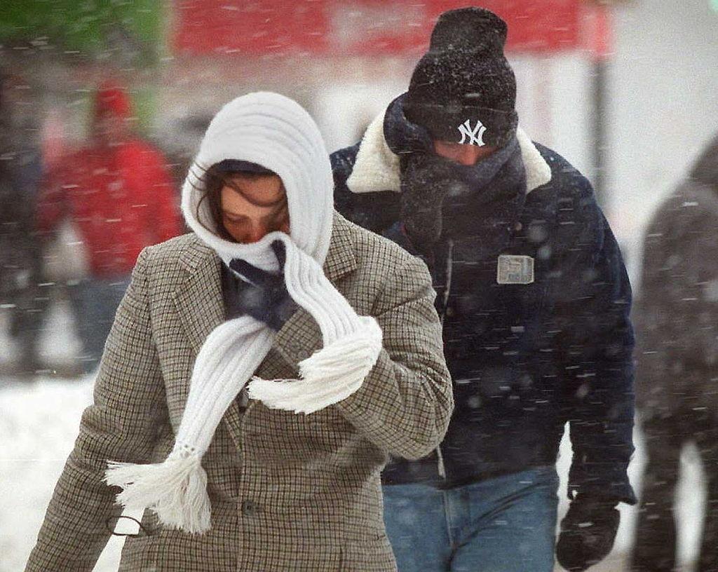 New Yorkers Bundle Up Against Blizzard Conditions, 1996