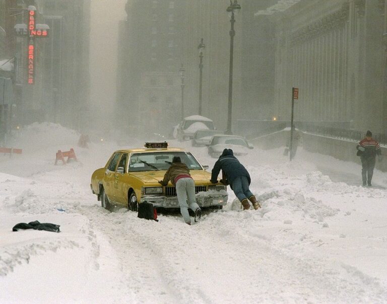 A Look Back at the Historic Blizzard of 1996 That Paralyzed New York ...