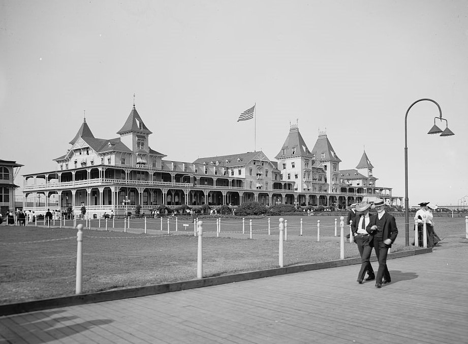Brighton Beach Hotel, Brighton Beach, New York, 1903.