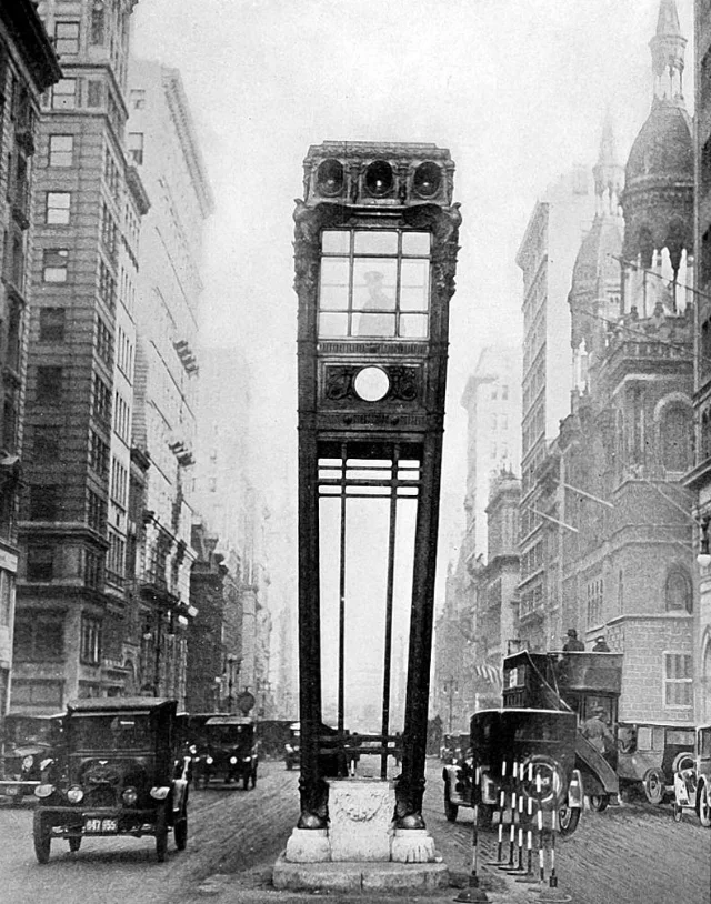 Bronze Traffic Signal Towers In New York City: The 1920S Solution To Fifth Avenue'S Chaos