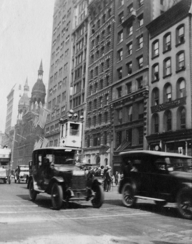 Bronze Traffic Signal Towers In New York City: The 1920S Solution To Fifth Avenue'S Chaos