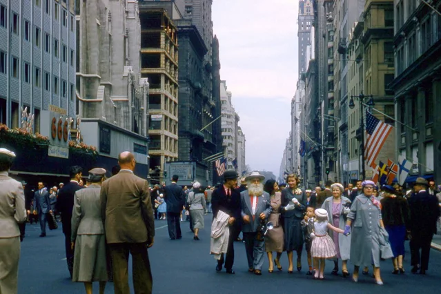 Stunning Vintage Photos Of Easter Parade In New York City In The 1950S
