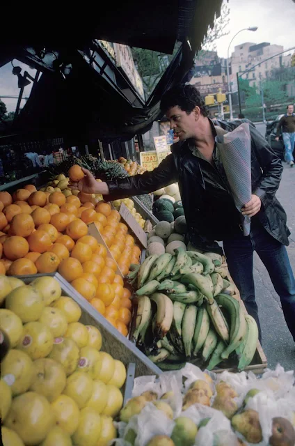For A 1982 Portrait Session, Reed Buys Flowers And Oranges At A New York City Market.