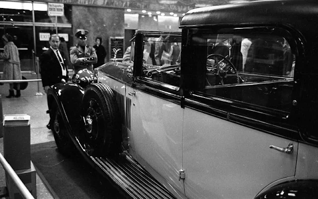 Stunning Vintage Photos From The 1965 New York Auto Show