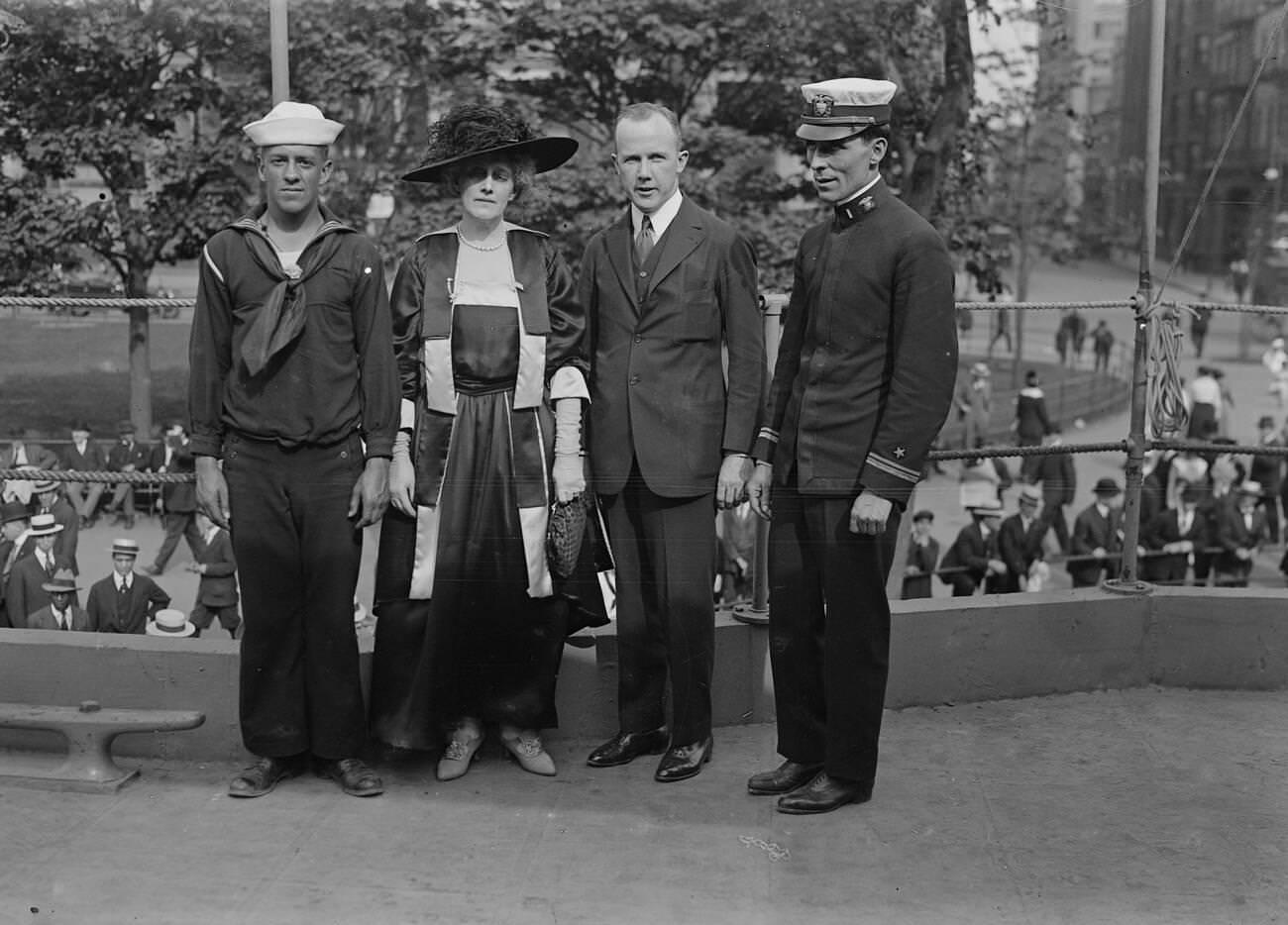 Grace Carley Harriman, Blaine Ewing, And Lieutenant Mckinney On The Uss Recruit, 1917.