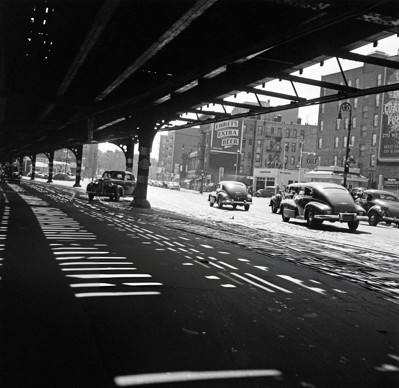 Cars Run On Broadway Under The Ligne 1 Elevated Railway, 1947.