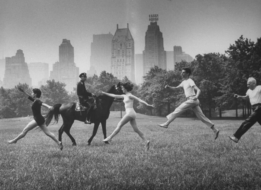 Everyday Life In Central Park In The Summer Of 1961 Through Vintage Photos