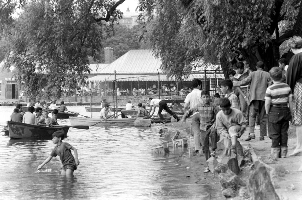 Everyday Life In Central Park In The Summer Of 1961 Through Vintage Photos