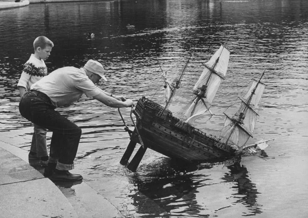 Everyday Life In Central Park In The Summer Of 1961 Through Vintage Photos