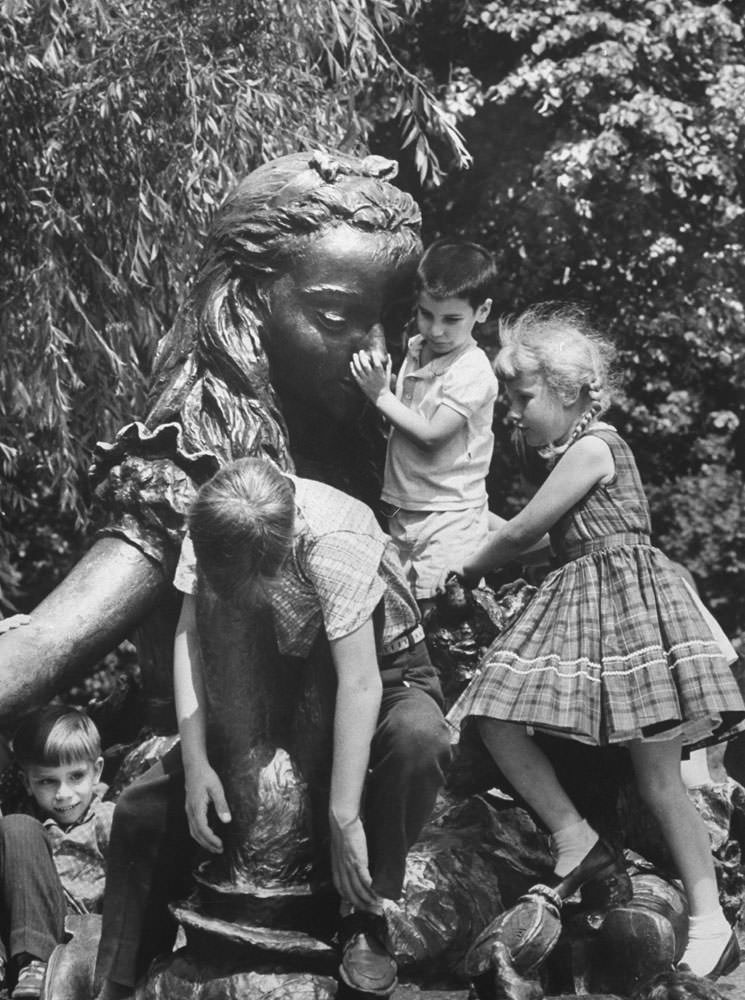 Everyday Life In Central Park In The Summer Of 1961 Through Vintage Photos