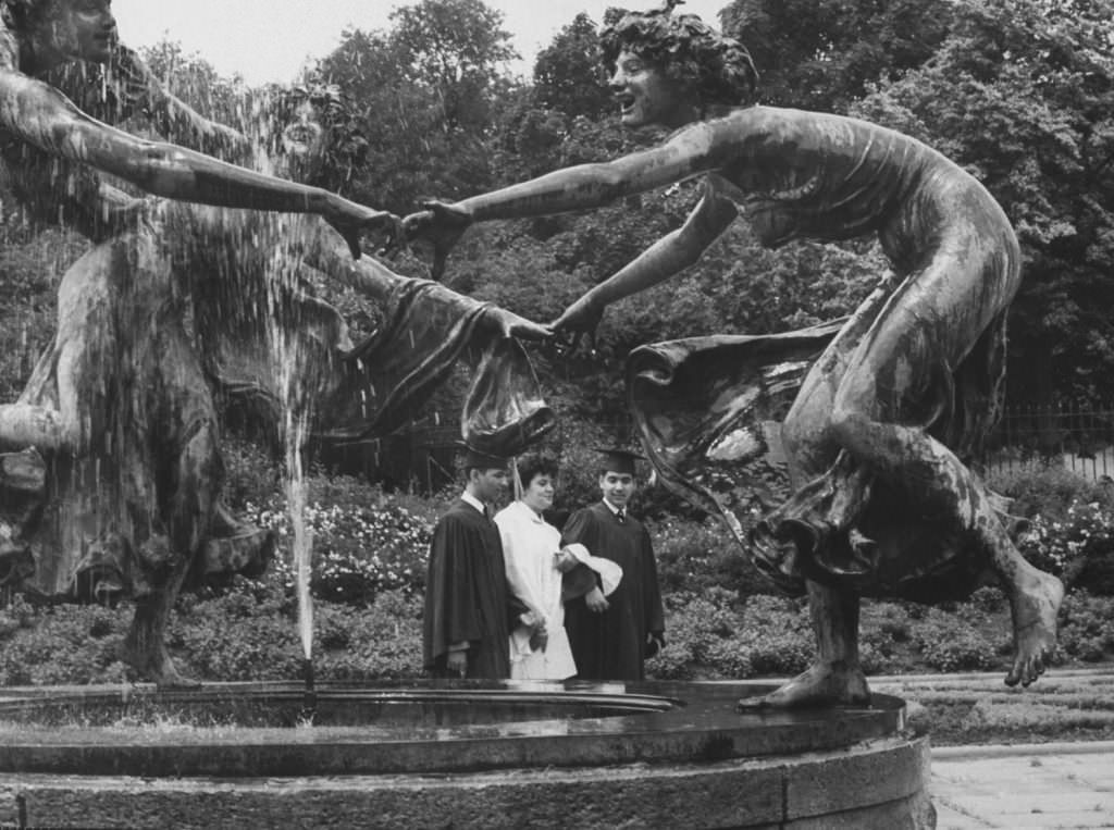 Everyday Life In Central Park In The Summer Of 1961 Through Vintage Photos