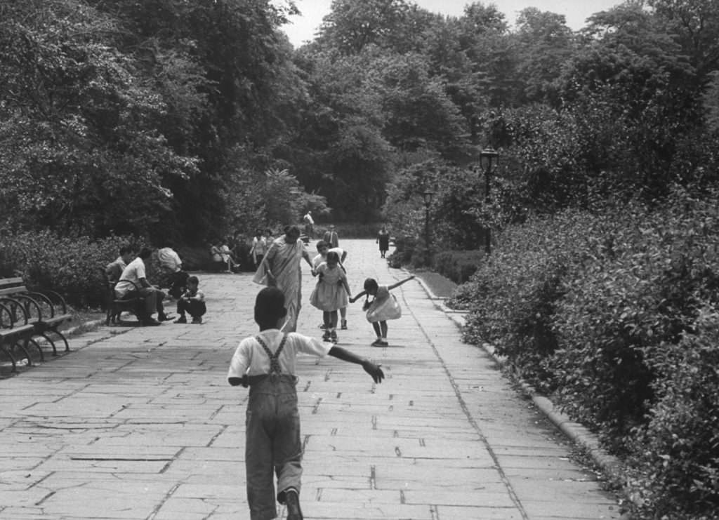 Everyday Life In Central Park In The Summer Of 1961 Through Vintage Photos