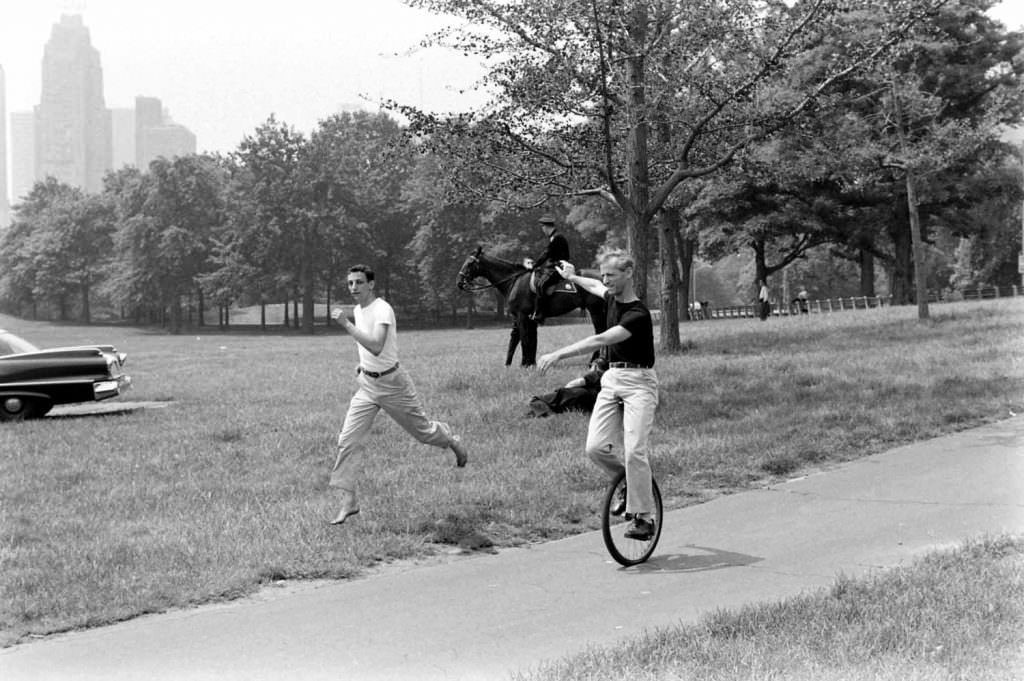 Everyday Life In Central Park In The Summer Of 1961 Through Vintage Photos