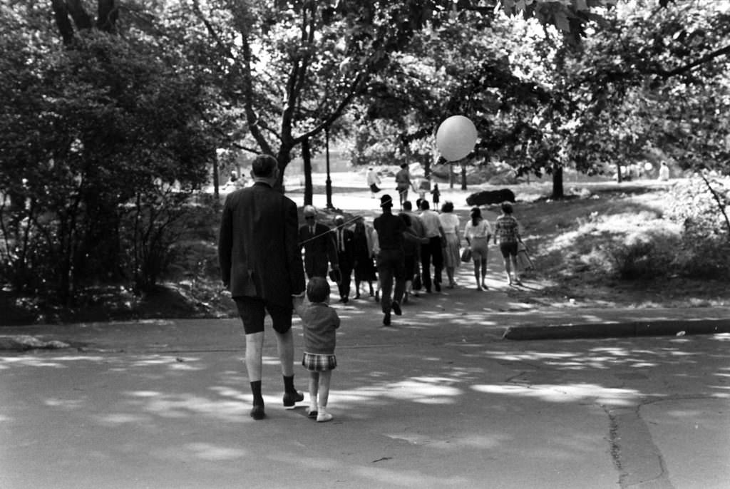 Everyday Life In Central Park In The Summer Of 1961 Through Vintage Photos