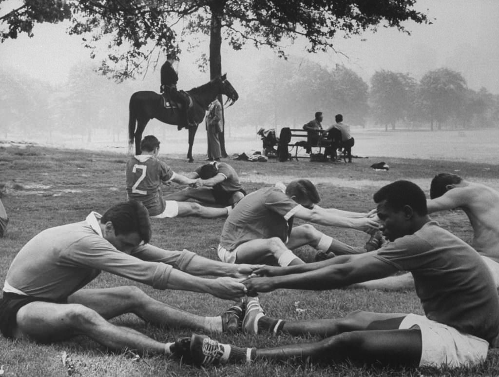 Everyday Life In Central Park In The Summer Of 1961 Through Vintage Photos