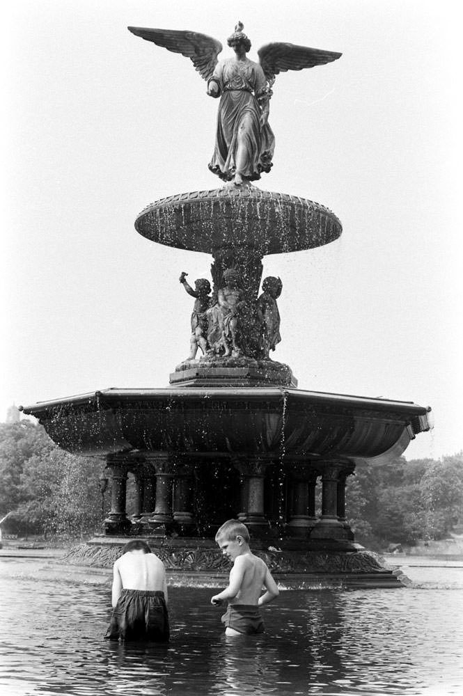 Everyday Life In Central Park In The Summer Of 1961 Through Vintage Photos