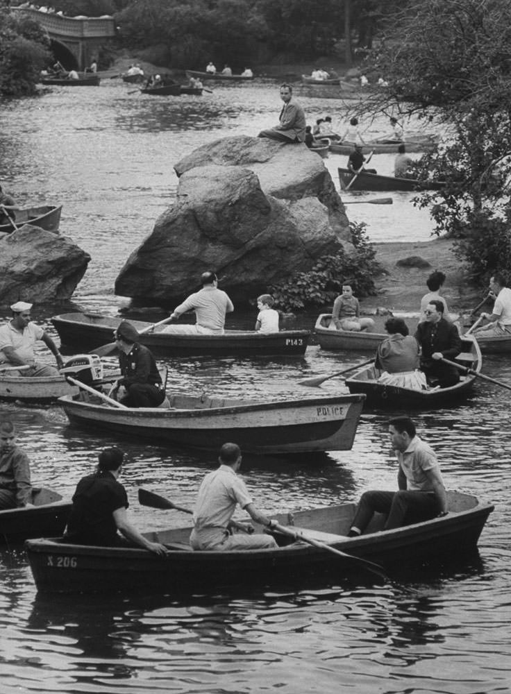 Everyday Life In Central Park In The Summer Of 1961 Through Vintage Photos