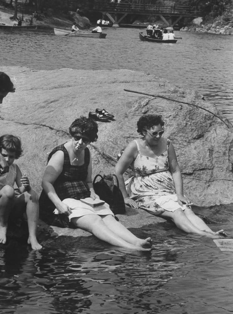 Everyday Life In Central Park In The Summer Of 1961 Through Vintage Photos