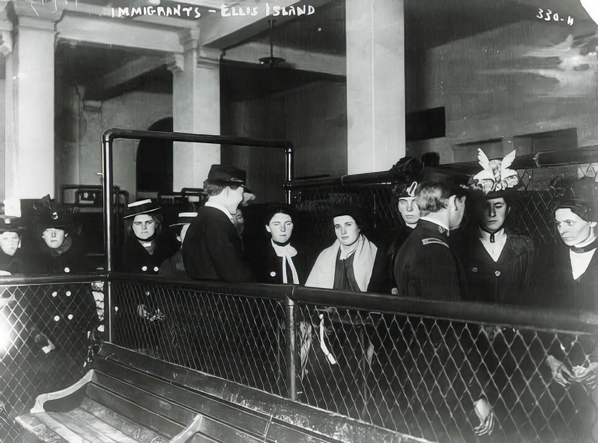 Immigrants - Ellis Island, Between 1907 And 1917.