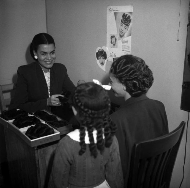 Harlem'S Hidden Fashion Scene: Eve Arnold'S Candid Photographs Of Black Beauty And Style In 1950