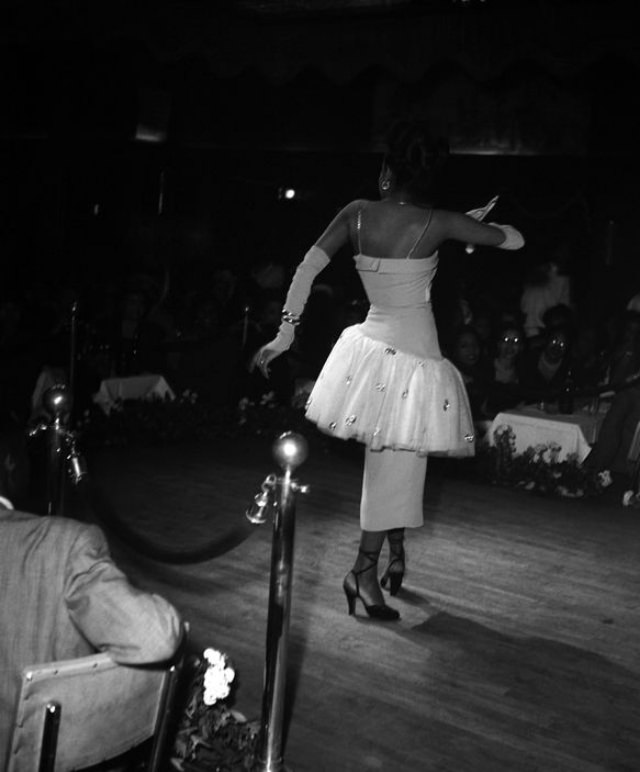 Harlem'S Hidden Fashion Scene: Eve Arnold'S Candid Photographs Of Black Beauty And Style In 1950