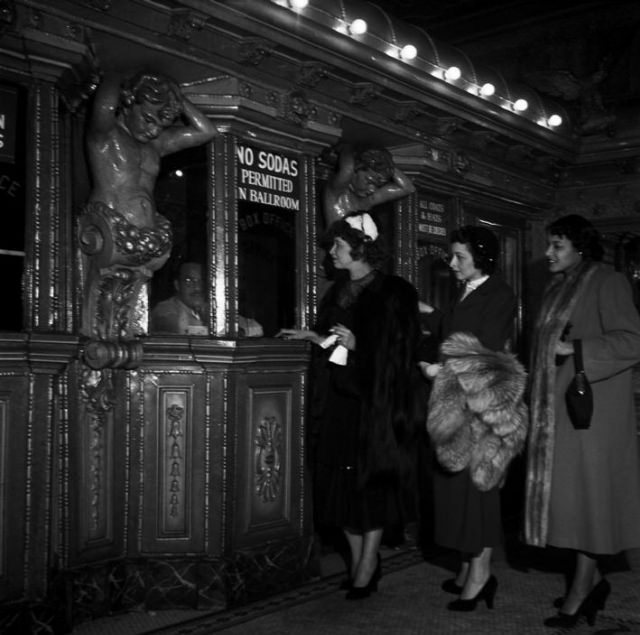 Harlem'S Hidden Fashion Scene: Eve Arnold'S Candid Photographs Of Black Beauty And Style In 1950