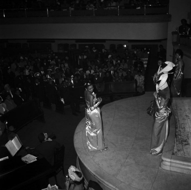 Harlem'S Hidden Fashion Scene: Eve Arnold'S Candid Photographs Of Black Beauty And Style In 1950