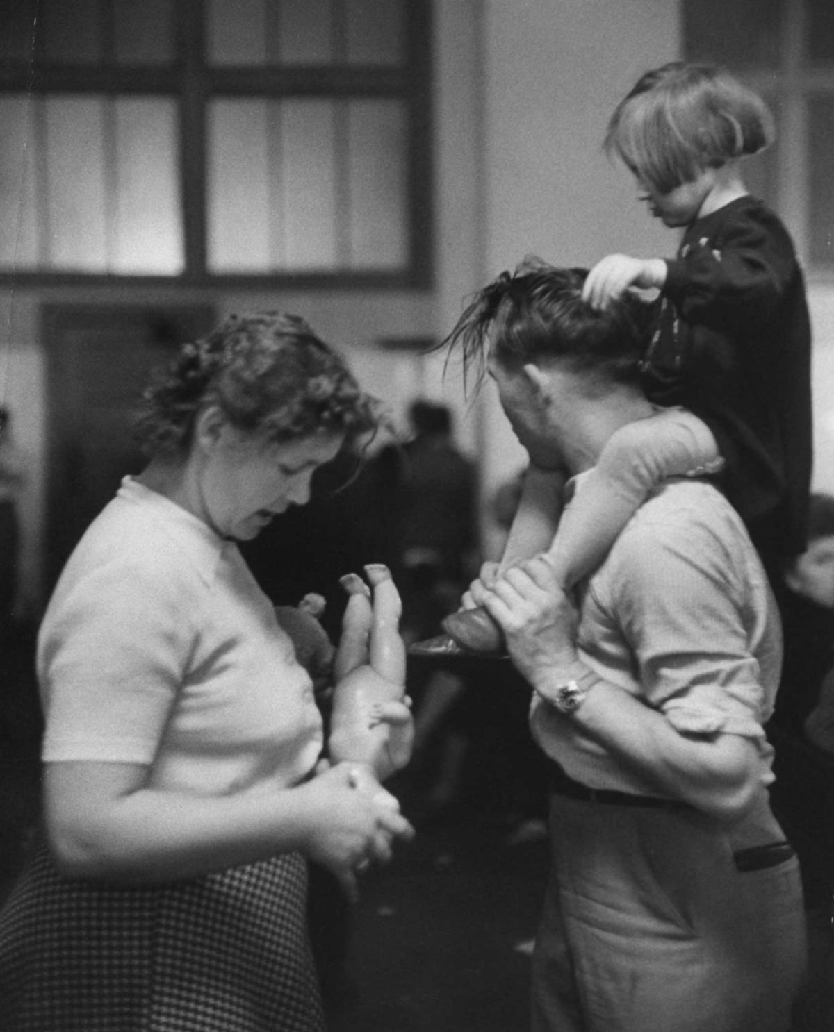 Immigrants At Ellis Island In 1950: A Glimpse Into The Final Years Of A Historic Gateway