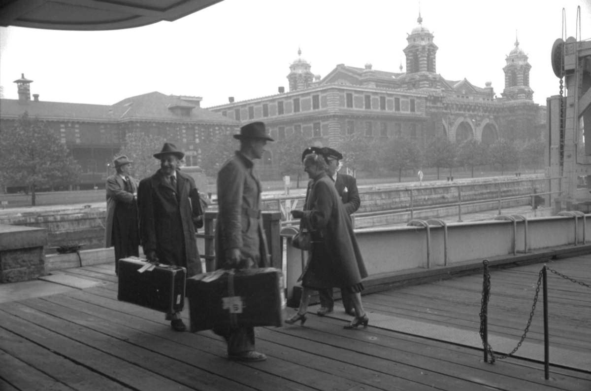 Immigrants At Ellis Island In 1950: A Glimpse Into The Final Years Of A Historic Gateway