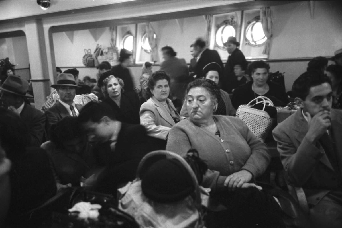 Immigrants At Ellis Island In 1950: A Glimpse Into The Final Years Of A Historic Gateway