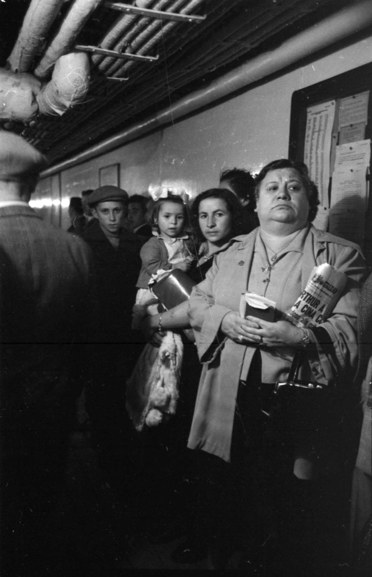 Immigrants At Ellis Island In 1950: A Glimpse Into The Final Years Of A Historic Gateway