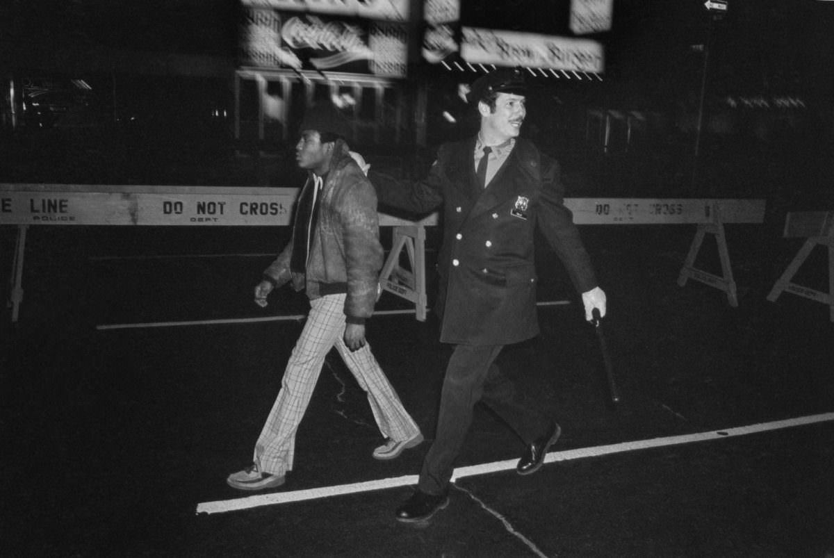 Street Cops: Jill Freedman'S Photos Of The Nypd On The Streets Of New York City, 1978-1981