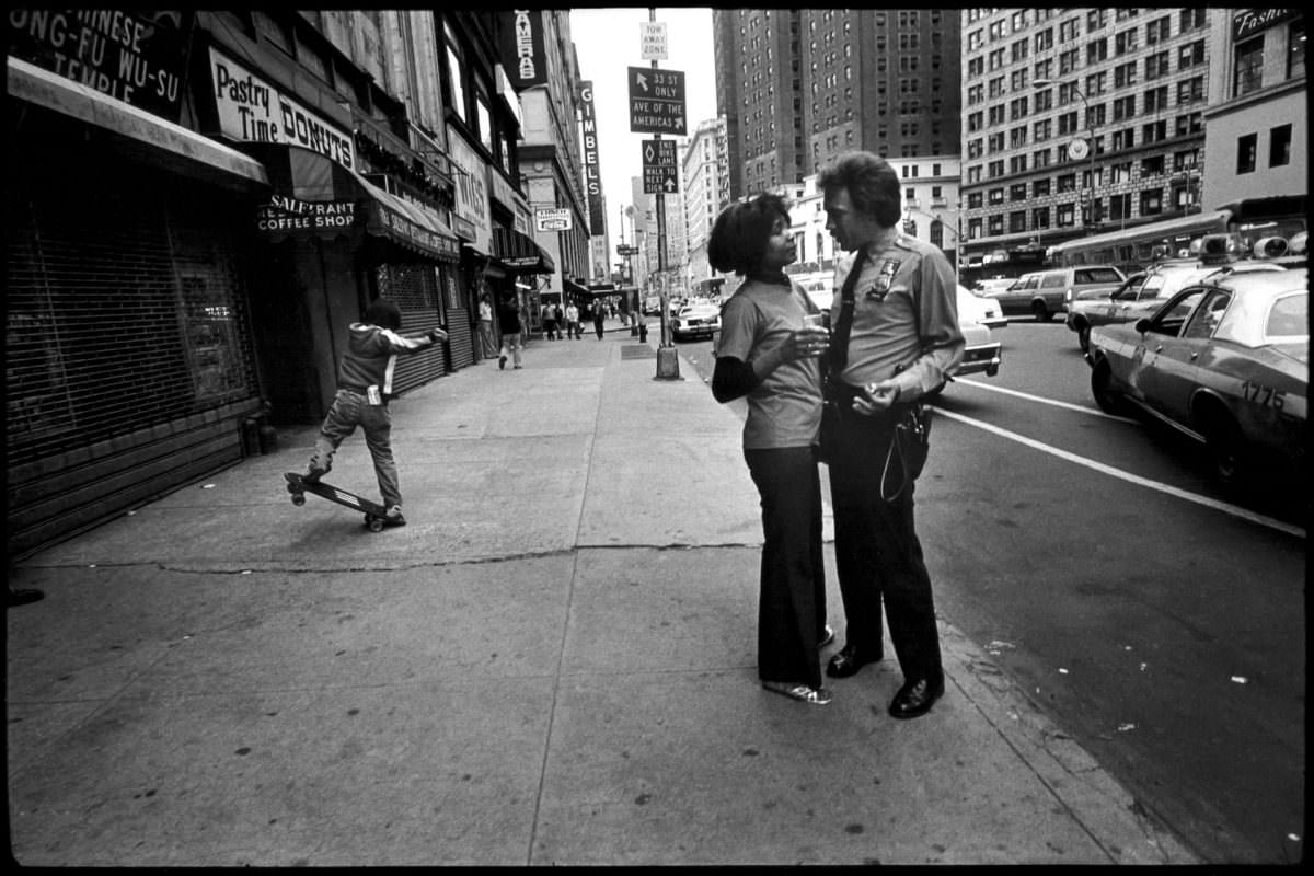 Street Cops: Jill Freedman'S Photos Of The Nypd On The Streets Of New York City, 1978-1981