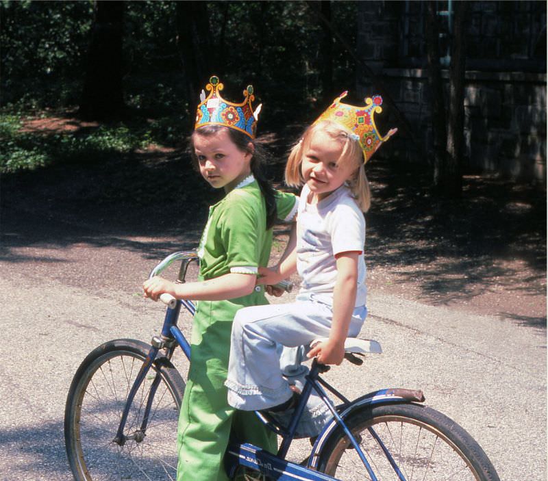 Through The Lens Of Time: A Family'S 1970S Photo Album Offers A Unique Glimpse Of New York City Life