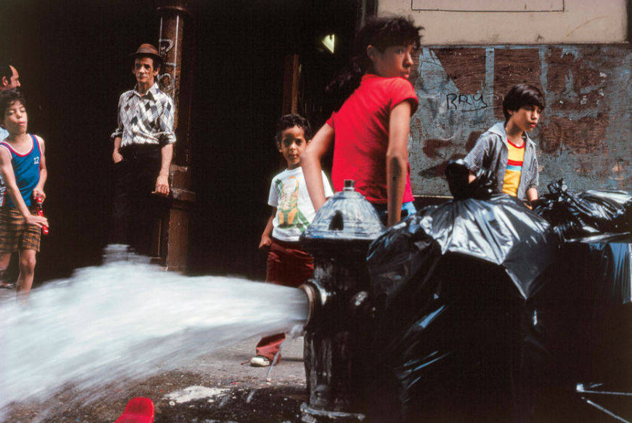 Robert Herman'S 1980S New York City Street Photography Is A Time Capsule Of Vibrant Colors