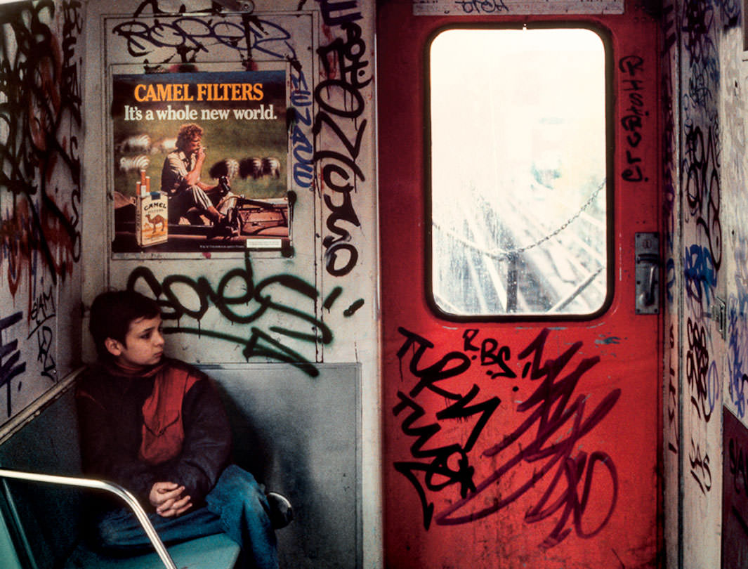 Robert Herman'S 1980S New York City Street Photography Is A Time Capsule Of Vibrant Colors