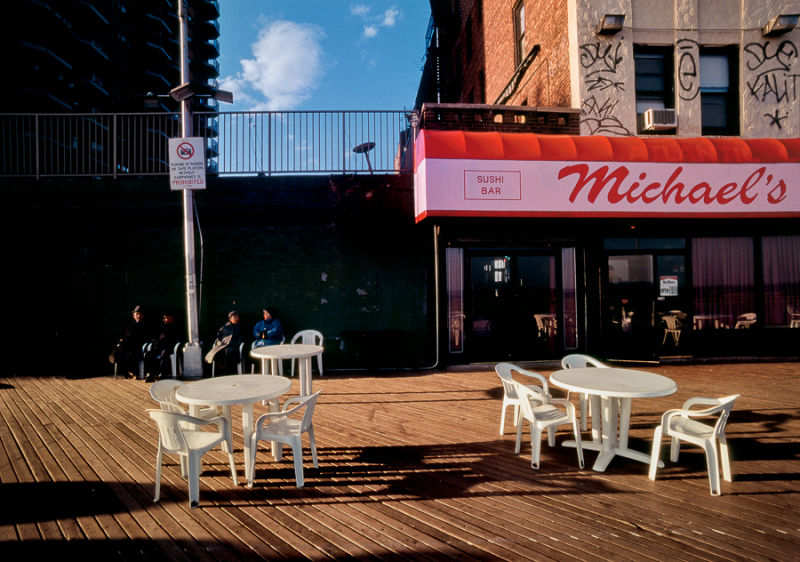 Robert Herman'S 1980S New York City Street Photography Is A Time Capsule Of Vibrant Colors