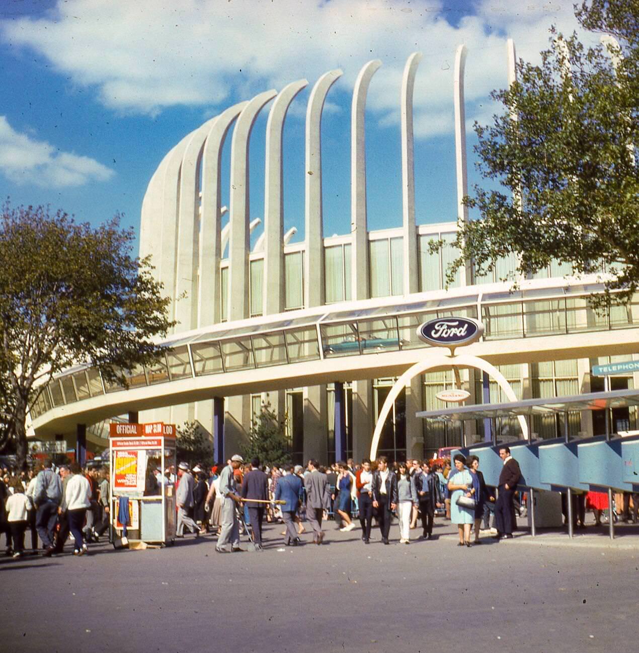 Visitors At The Ford Exhibit During A Busy Afternoon At The New York World'S Fair, 1964.