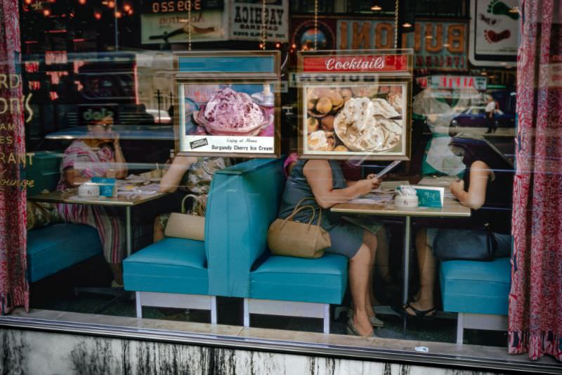 A Glimpse Into The Late 1960S New York City Through Beautiful Kodachromes By Tod Papageorge