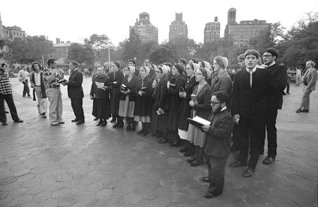 Group Of Amish, Washington Square